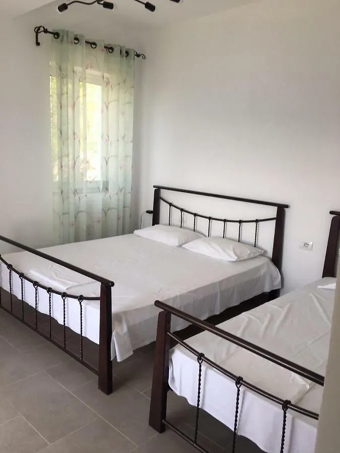 Valentina Rooms Qeparo
