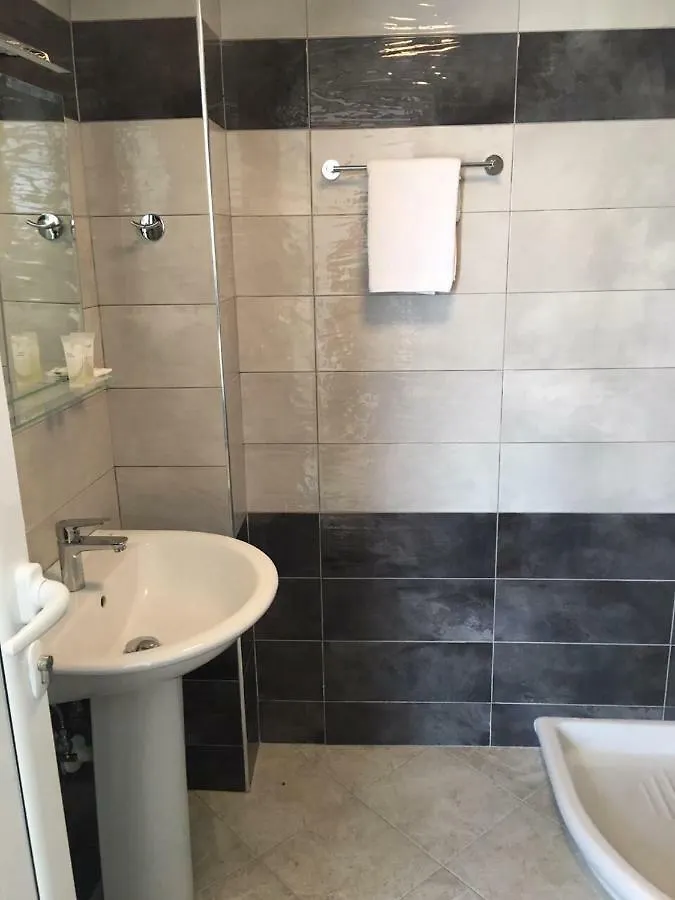 Valentina Rooms Qeparo