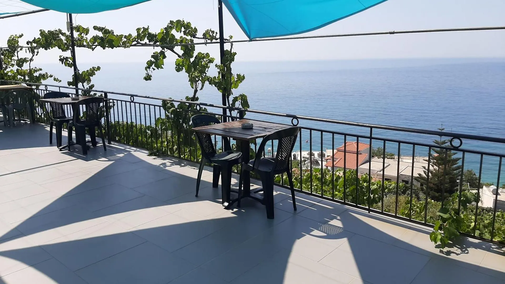 Valentina Rooms Qeparo Bed & Breakfast