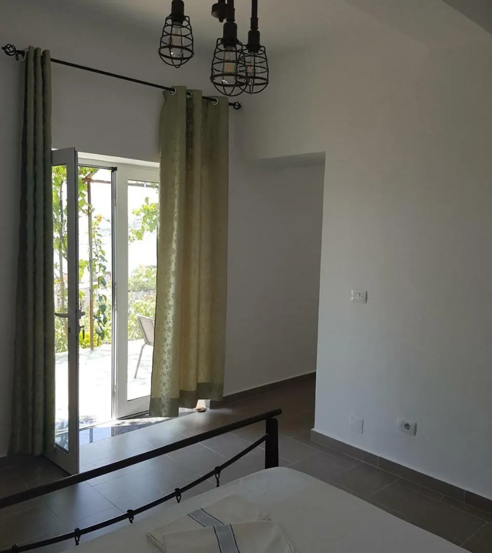 Valentina Rooms Qeparo Bed & Breakfast