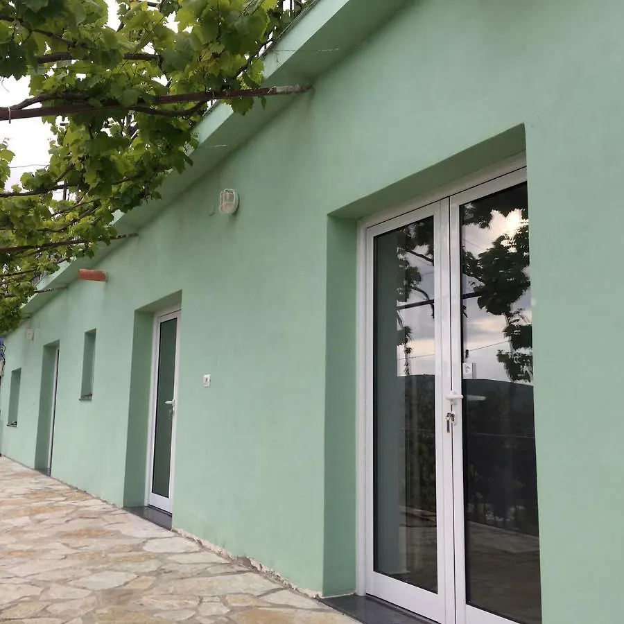 Valentina Rooms Qeparo